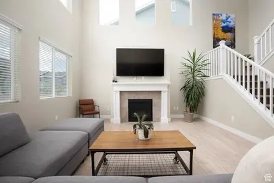 Image de Spacious 7-bedroom home perfect for friends and family in charming Vineyard!