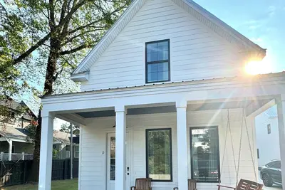 Brand New! Luxury 2-Bedroom Cottage in Downtown Auburn! !