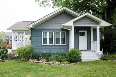 Image de Kimi's Cottage: Class & Character- 2 bedroom cottage in Nashville, Tn