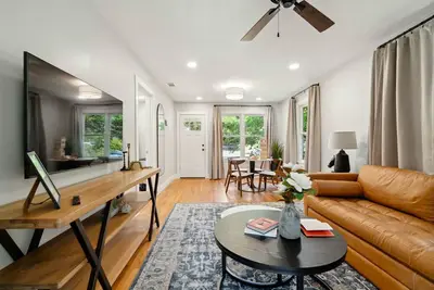 Image de Professionally Decorated | Walkable to SoCo