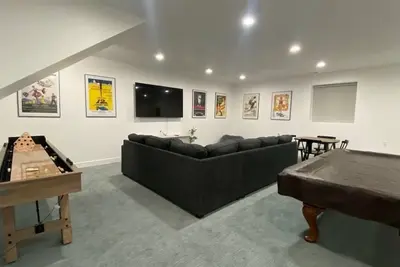 Image de Sleeps 20+, Fire Pit, Game Room, Ideal Beach Pass, Private Hot tub