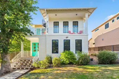 Image de Rooftop Deck | 2 Miles to Downtown