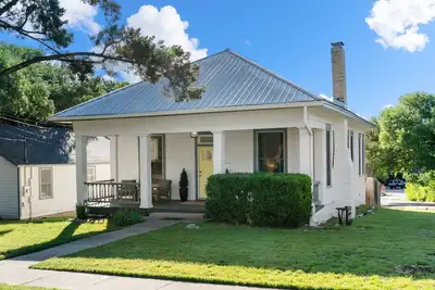 Image de 3 Separate Homes | Walkable to SoCo