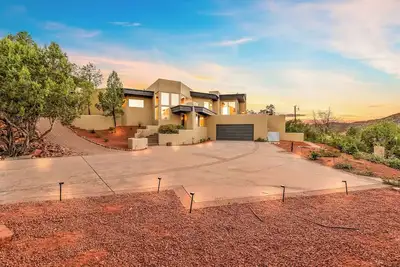 Image de New! Hot Tub, Cold Plunge, Sauna, Arcade & Views