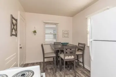 Image de Upper Duplex 2bed 1 bath