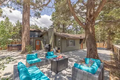 Image de Magnolias Place | Spa, Gated, Dogs, Trails by lake