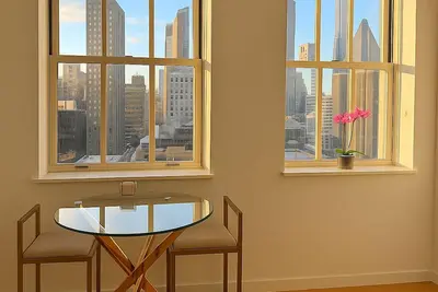 Image de Great Condo in Luxury Wall St. Building