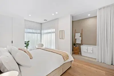 Image de Iluka on the Avenue; 150m to shops, aircon, New