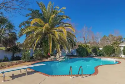 Image de Spacious 4-bedroom house with Heated Pool in Gulf Breeze