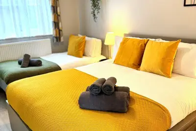 Image de Garden 1-Bed Flat 30min to Downtown & Free Parking, Charming 1-Bed Flat- Free WiFi & On-Street Parki