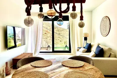 Image de Luxurious 2-Bedroom Apartment; with Rooftop Pool, 10 mins to Beach