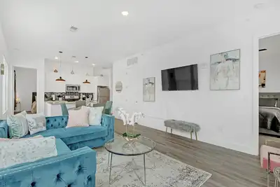 Image de Modern Retreat \nCharming 2-bedroom apart in the heart of Atlanta. Location! ! !