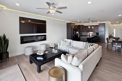 Image de Grand Central @ Topsider Condominiums! Walk-In Level w/ Amazing Views! 40' Slip!
