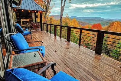 Image de Luxe Big Canoe Lodge - Blue Ridge - Mountain Views in charming Cherry Log