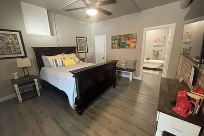 Image de The Nest at Main Street Suites: Unique Apt in historic downtown Van Buren, Ar