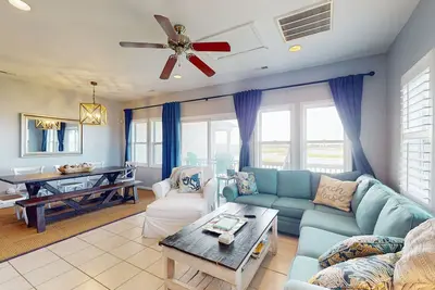 Image de Sound-front home with kayak and close beach access and dog-friendly
