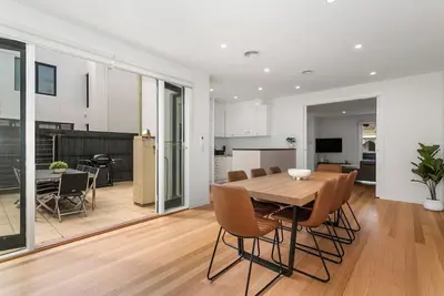 Image de Spacious Port Melbourne Home