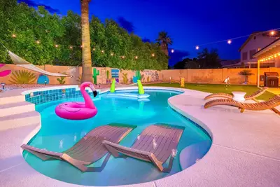 Image de Saguaro Spa Retreat: Heated Pool, Spa, Golf, Pool Table, Massage Chair, Sleeps 16