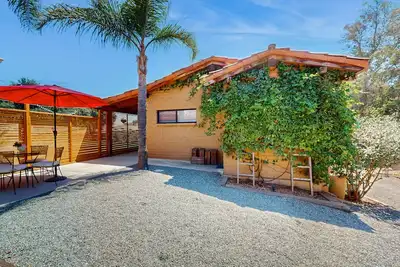 Image de Charming Guest House with Mountain Views and Friendly Farm Animals