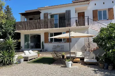 Image de Appartement dans haut de Villa proche du centre