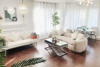 Image de Modern Cozy Retreat w fireplace
