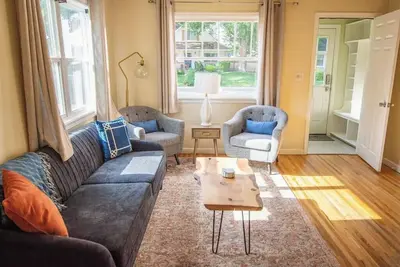 Image de Charming Downtown Home with Big Yard