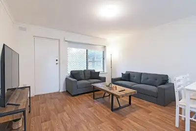 Image de Affordable 2-Bedroom Stay - Steps from Parabanks Shopping