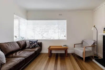 Image de Relaxing, modern home in central Sandy Bay