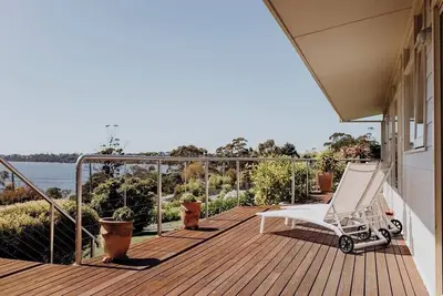 Image de St Helens shack with pool and water views