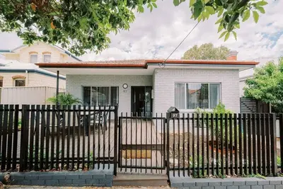 Image de Sunny, modern home in central Mount Lawley