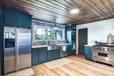 Image de Lakefront Living at its Finest at Clearwater Cove on Lco