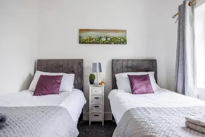 Image de Spacious & Radiant 2br Near Westcliff Beach & High St by Everhome Ltd