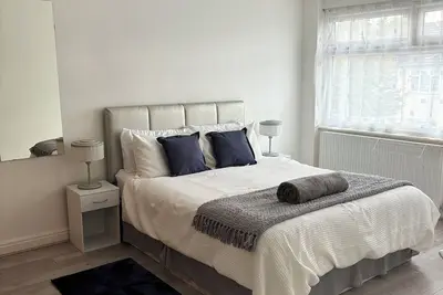Image de Cozy 2-Bed Flat in Wembley – Perfect for Contractors, Families & Events!