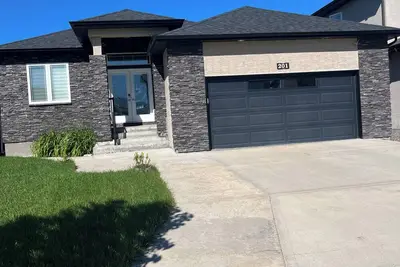 Waterfront views and tranquil neighborhood