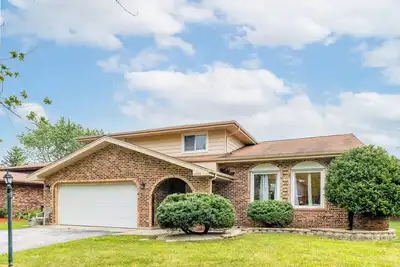 Image de Spacious 3br home near Chicago, fenced yard for pets