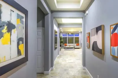 Image de 3000 Sqft Houston Mediterranean Oasis