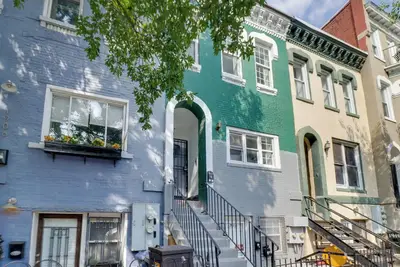 Image de 2 Mi to Smithsonian Museums: Walkable Dc Home