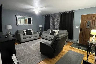 Image de Beautiful Spacious Cozy Fully Furnished 3 Bedroom House W\/All Amenities Included