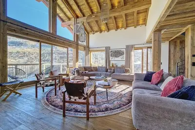 Image de Chalet, vue montagne, sauna, terrasse, cheminée ou poêle à bois, télévision, casier à ski, 350m²