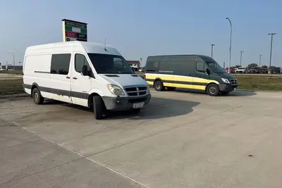 Image de Sprinter\/Rv Parking with free electric hookup
