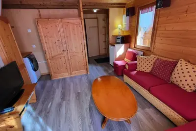 Image de À 300m des pistes de ski, Rez-de-chaussée, vue forêt, télévision, casier à ski, 78m², La Tania