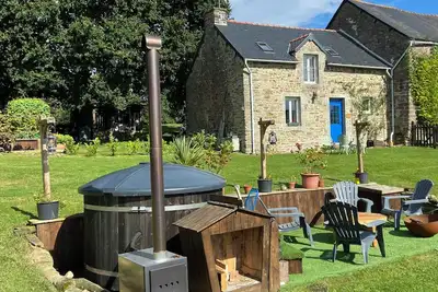 Image de Rural country cottage with hot tub  in the tranquil  Breton countryside