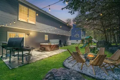 Image de Brand New Lux Home | Hot Tub | Ac | Fire Pit