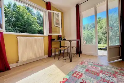 Image de Appartement avec terrasse et jardin. Vue et accès direct Forêt de Fontainebleau