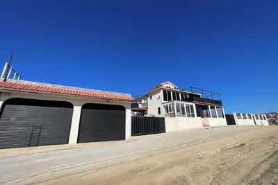 Image de Spacious 6-bedroom 3200sqft container home in Puerto Nuevo with ocean view