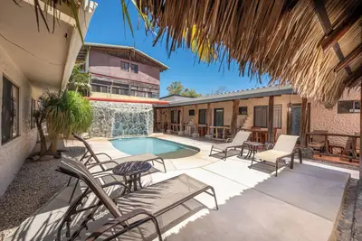 Image de Cozy 1-bedroom apartment steps fm beach, with Pool and Free WiFi