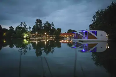 Floating Dream, Houseboat