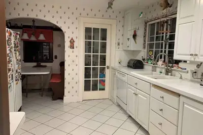 Image de Vintage home with modern conveniences\n\n