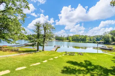 Image de Firelight Cabin Retreat, Firelight Cabin- Cozy 3br Lakefront Cabin Retreat