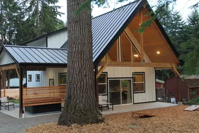 Image de Brand New! 2 Bedroom Cabin Minutes from Mt Rainier National Park!